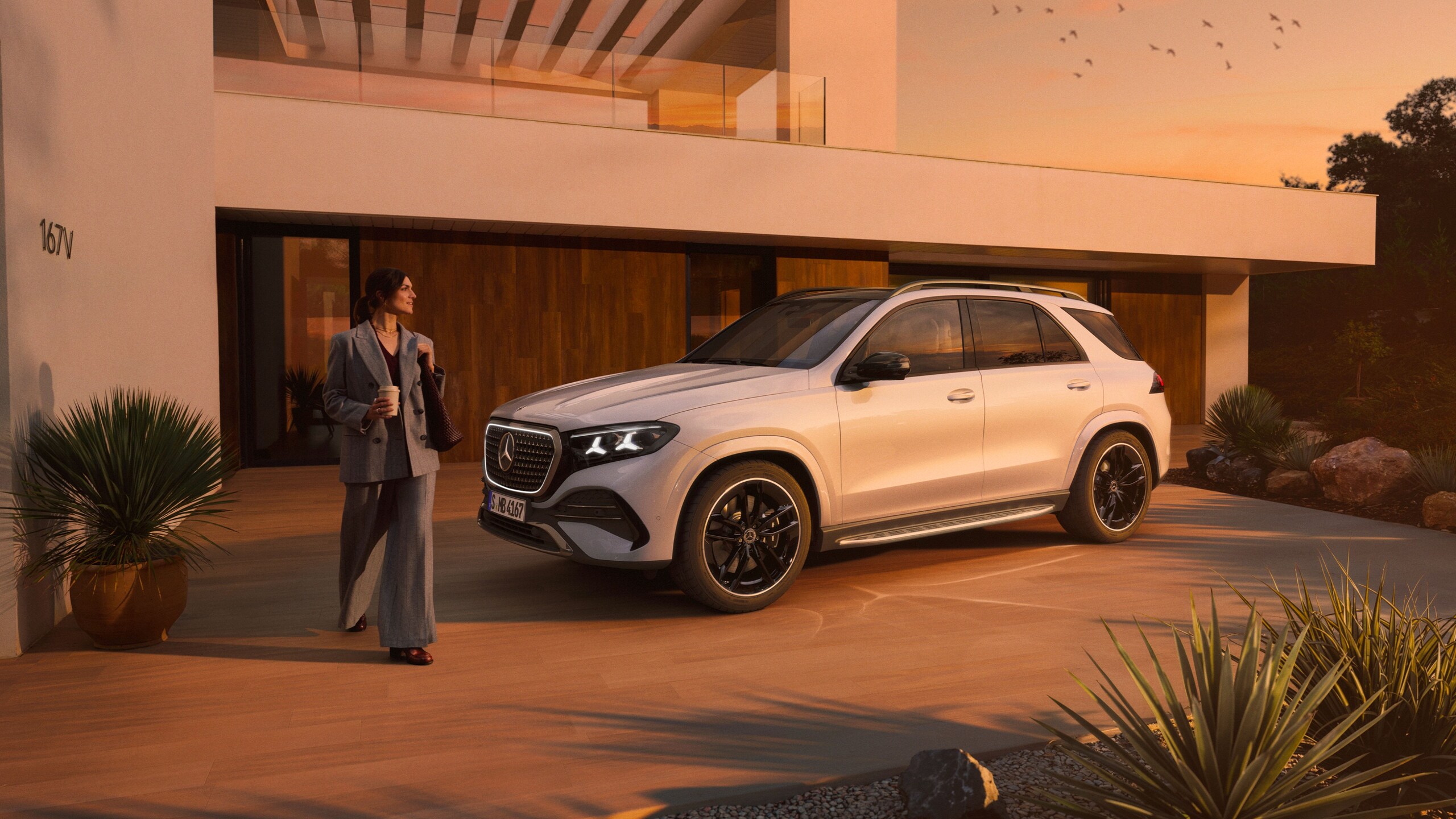도심에서 여정을 준비하는 GLE SUV